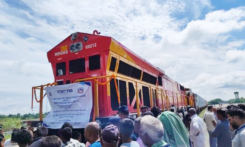 Indian Railways: भारत की पहली सीधी वाणिज्यिक कंटेनर मालगाड़ी पहुंची नेपाल